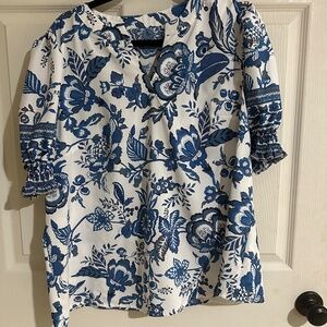 Women’s floral dressy shirt, size 2 XL